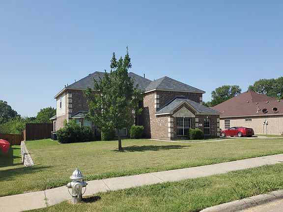 3rd image of 904 Woodridge Dr