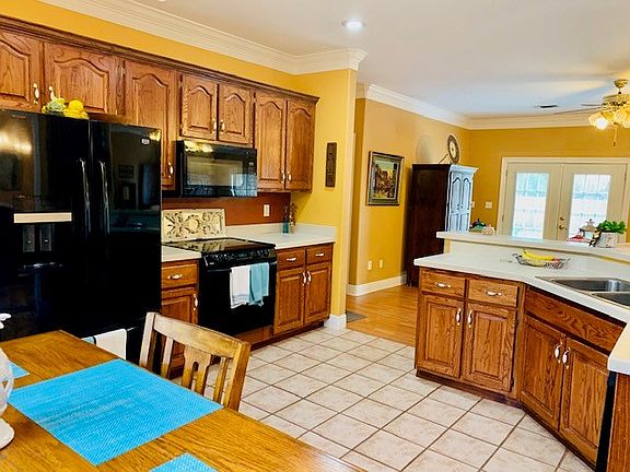 4th image of 205 Tanglewood Dr
