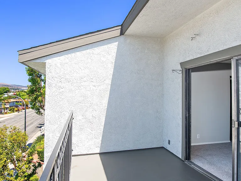 404 E Birch St — Photo 57