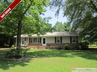 933 Pinebluff Lake Rd, Aberdeen, NC 28315
