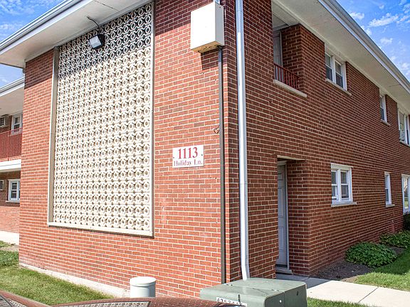 2nd image of 1113 Holiday Ln Unit 13