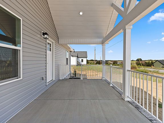 4th image of 129 Martha Cir