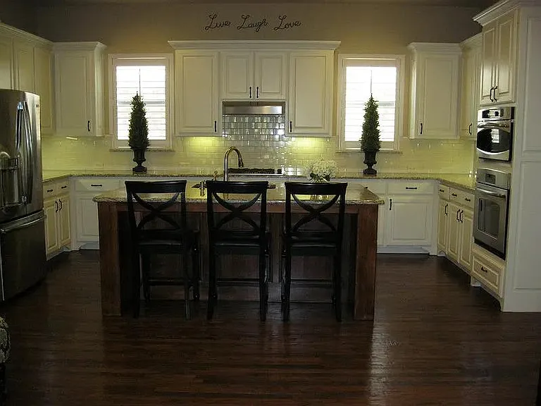 906 Greystone Dr — Photo 12
