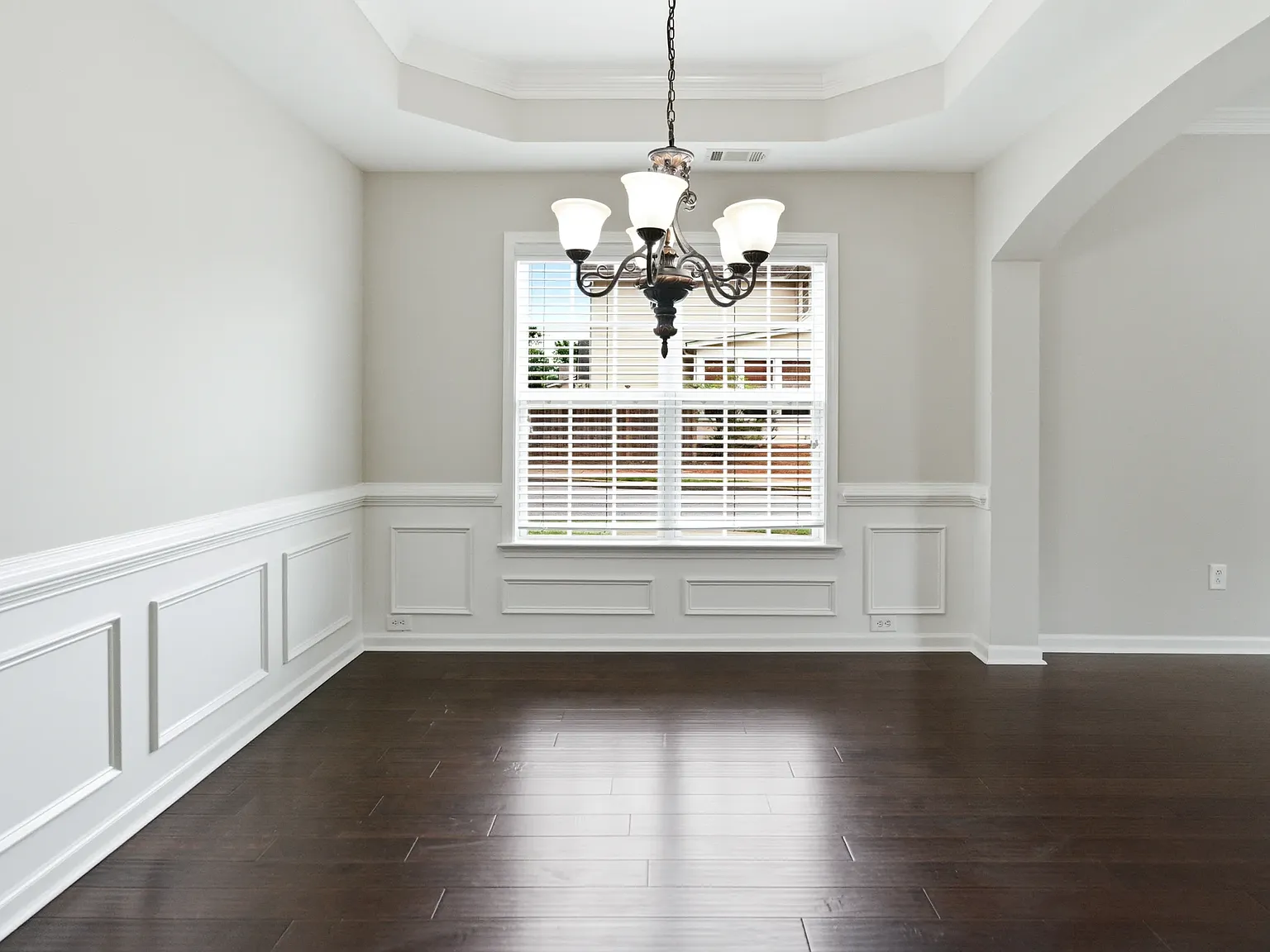 4 bed, 2.5 bath, 2622 sqft, $2,900 — Photo 3