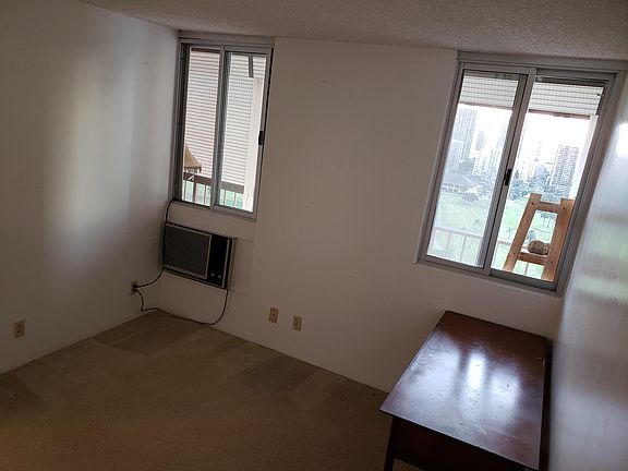 Makai Bedroom and bathroom.