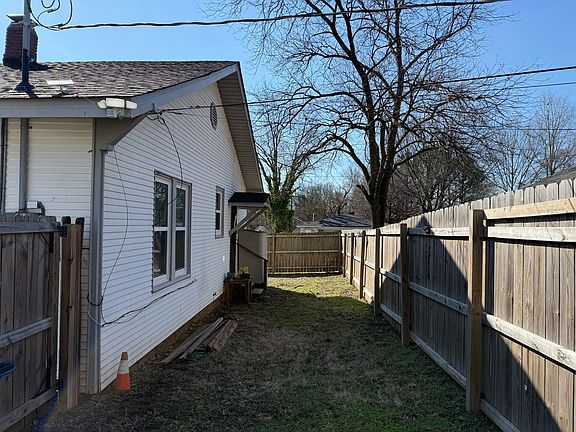 4th image of 1201 Division St