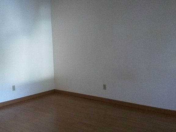 2nd image of 119 Del Valle Cir