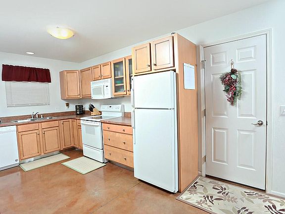 4th image of 3939 Yorkshire Ct N