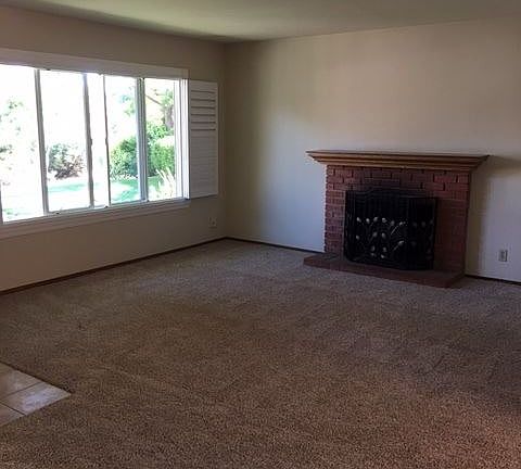 5th image of 111 Biddleford Ct