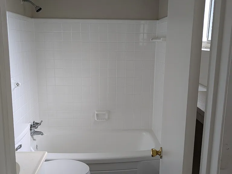 1 Bedroom - Bathroom
