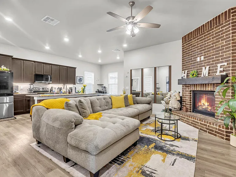 2512 Blazing Saddle Blvd — Photo 5