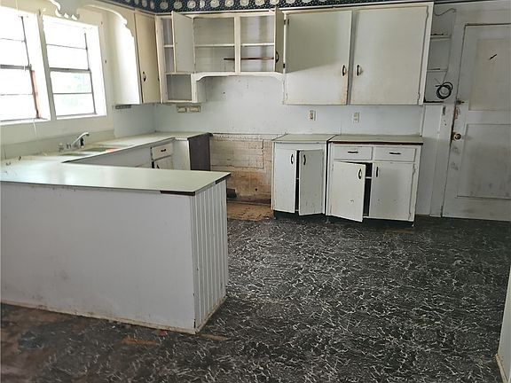 4th image of 2087 University Way
