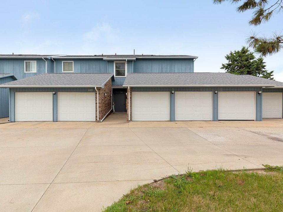 1st image of 227 Southbrooke Dr APT 3