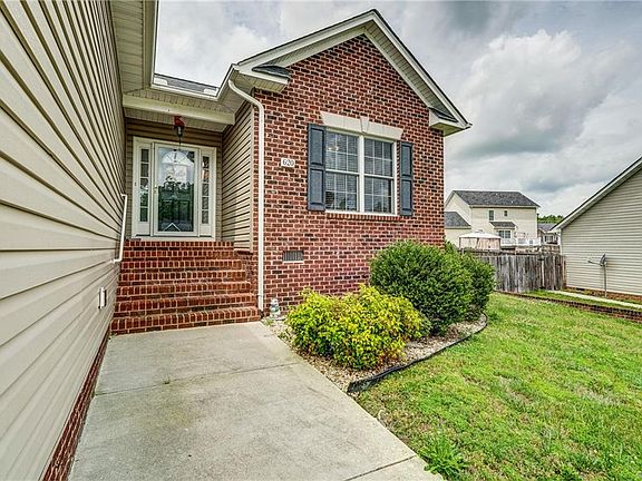 4th image of 620 Yellowstone Dr