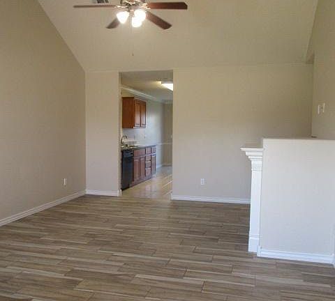 2nd image of 939 Oak Crossing Dr