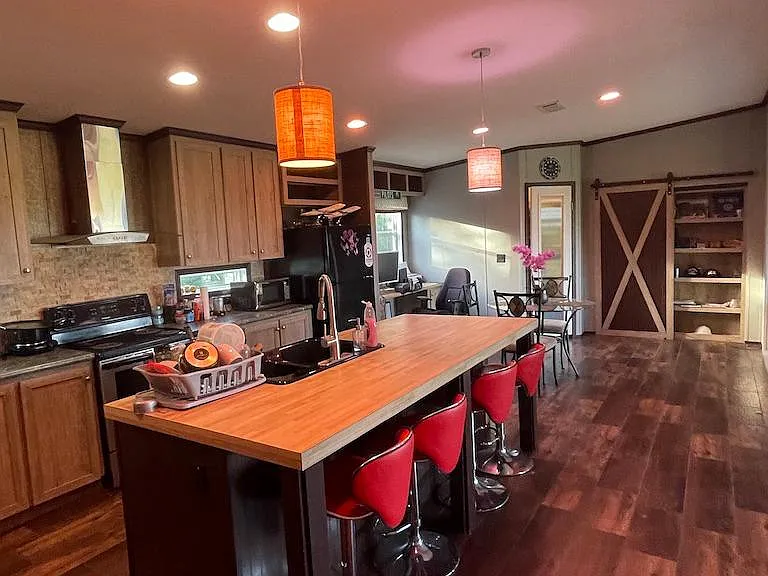 4196 FM 75 — Photo 17
