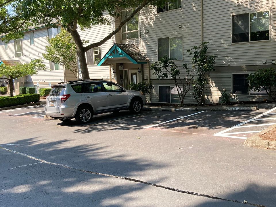 1st image of 15222 10th Ave SW #122