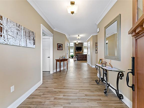 5th image of 719 Mission Hills Dr