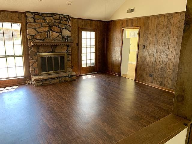 2nd image of 654 Lawnwood Cv