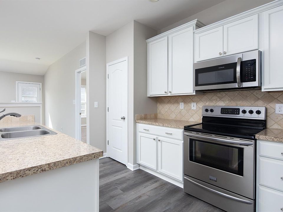 2nd image of 872 Sugarbush Trl