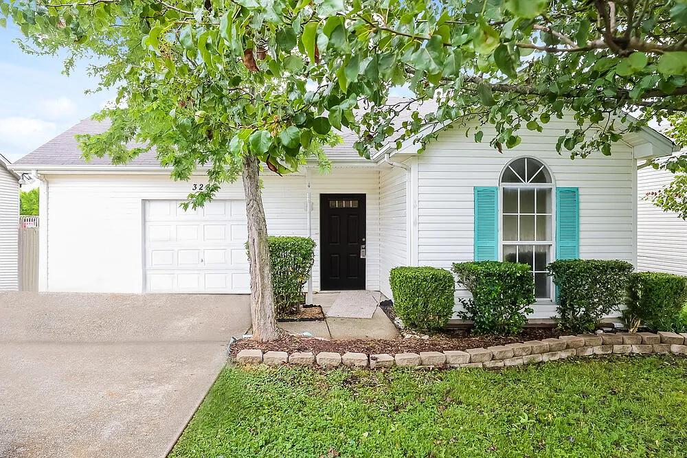 3 bed, 2.0 bath, 1251 sqft, $1,930 — Photo 1