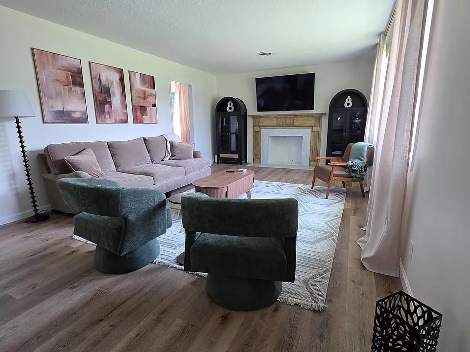 119 Woodcrest Ln