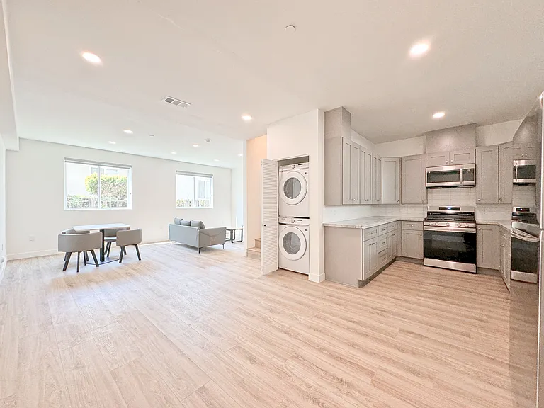 1743 Armacost Ave — Photo 31