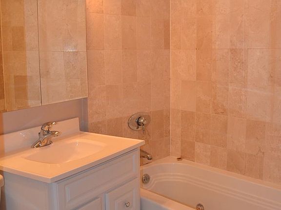 2nd image of 1941 N Francisco Ave #2