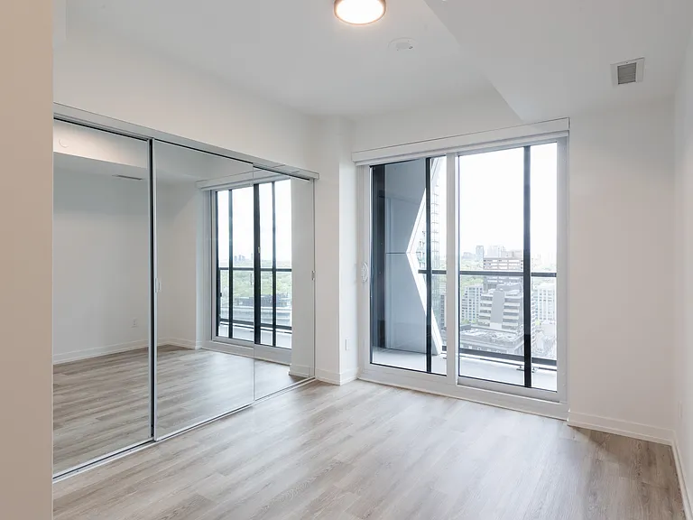 771 Yonge St — Photo 1
