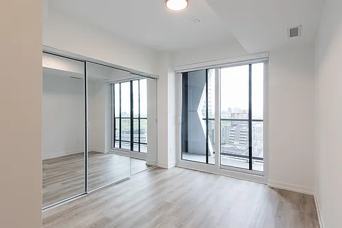 771 Yonge St Photo 1