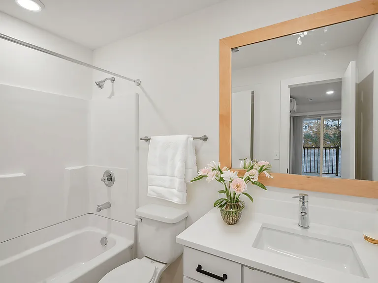 Emerald Place Apartments — Photo 14