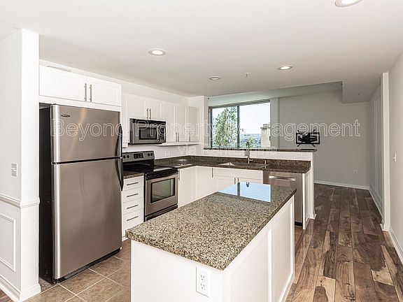 5th image of 253 10th Ave Unit 525