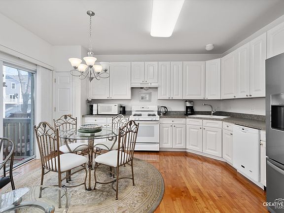 4th image of 454 Jamestown Ct