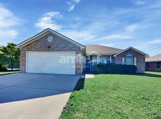 221 Willow Creek Dr, Weatherford, TX 76085