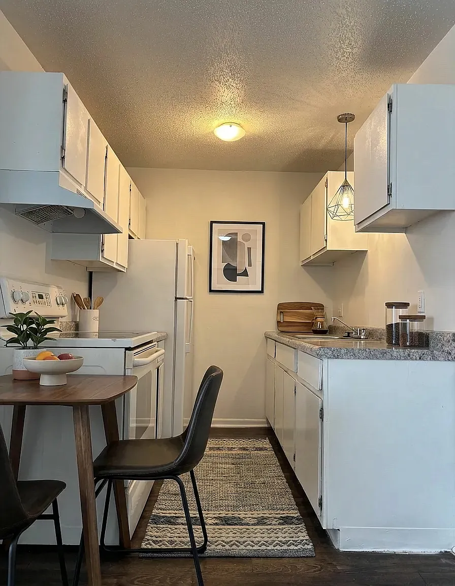 2 bed, 700 sqft, $1,100 — Photo 2