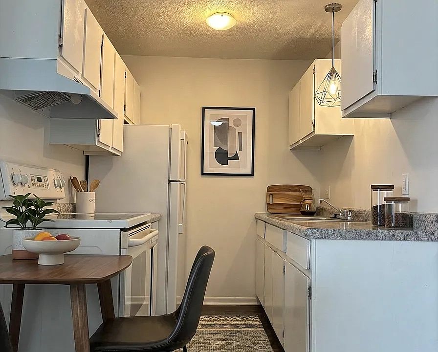 4471 High St Apt 15, photo 2