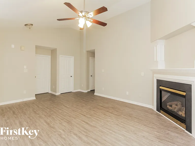 7307 Woodbourne Ln — Photo 4