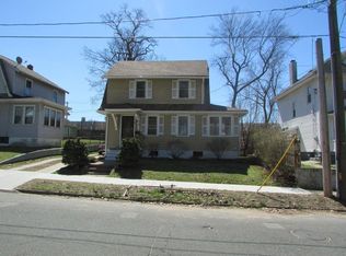 41 Old Point St, Springfield, MA 01109