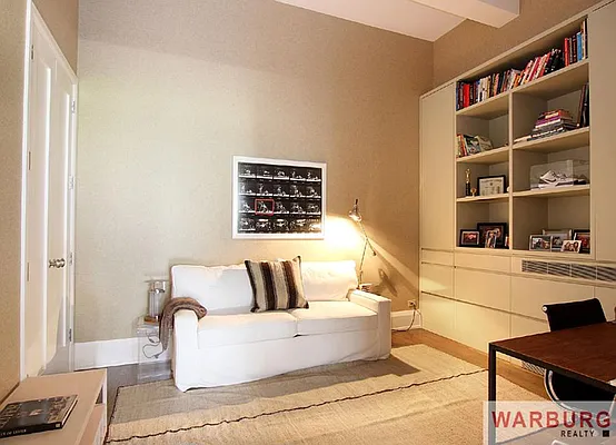 Sold by Warburg | media 6