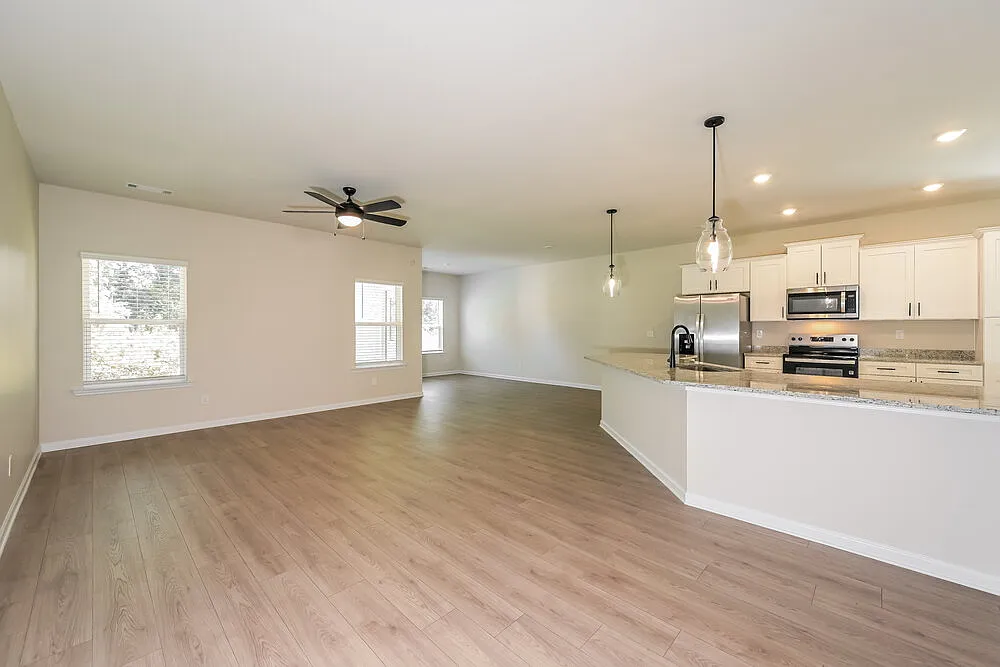 3 bed, 2.0 bath, 1883 sqft, $2,080 — Photo 3