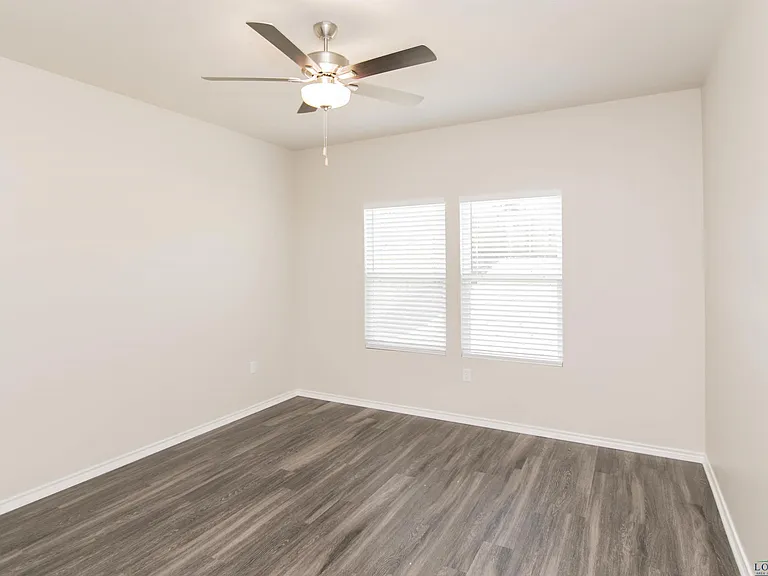 1427 Monterey Dr — Photo 16