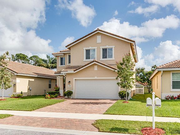 3rd image of 2605 SW Gallery Cir