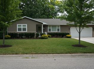 409 Circle Dr, Lake Geneva, WI 53147