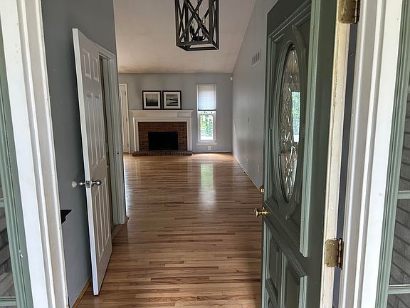 4th image of 211 Whitney Dr