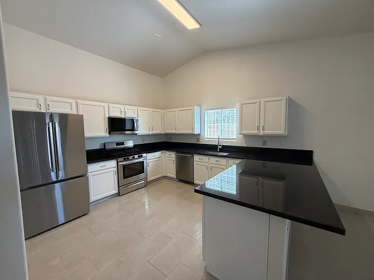 2534 S Perillo Dr — Photo 27