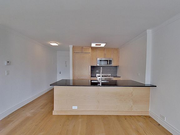 3rd image of 201 E 86th St #7B1