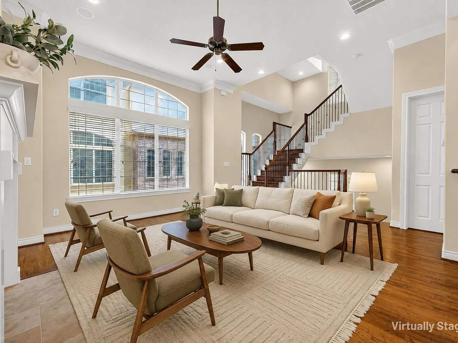 3 bed, 3.5 bath, 2255 sqft, $3,000 — Photo 2