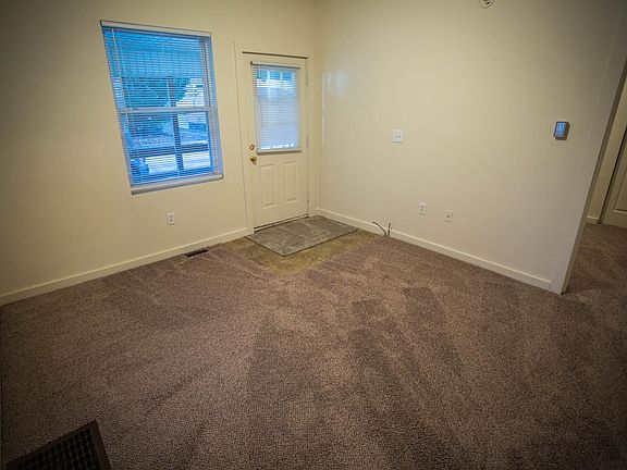 3rd image of 917 Elk St #1