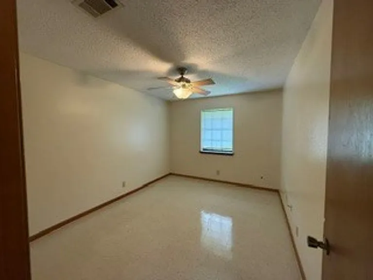 610 Old Covington Hwy — Photo 15