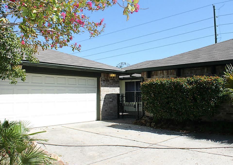 1st image of 19922 Bridgedale Ln